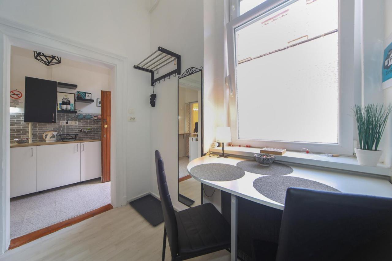 Cosy Studio Apartment With Airconditioner Budapest Eksteriør billede